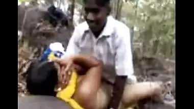 Tamil outdoor sex video of mature village bhabhi fucked by neighbor