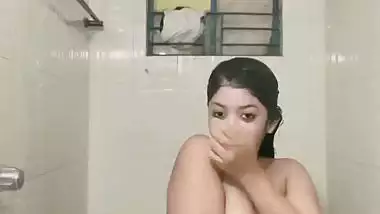 Bangladeshi TikToker nude bath viral exclusive video
