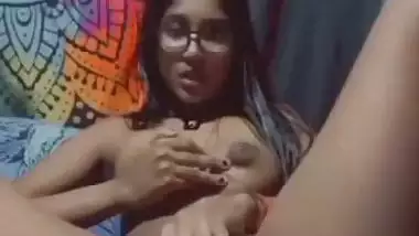 Indian fingering wet pussy girl viral nude show