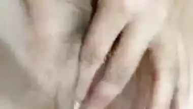 Desi girls Desi muff fingering MMS clip