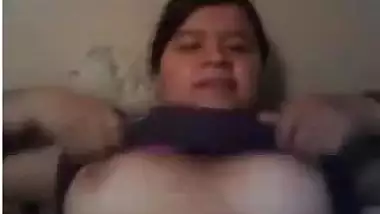 Indian girlfriend playing with her tits 