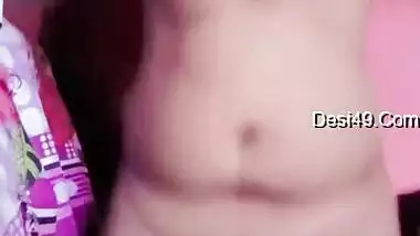 Tushy Desi chick moves her nude XXX body and plays with big boobs