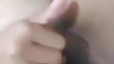 Desi teeny sticks fingers into her shaved XXX twat for webcam show