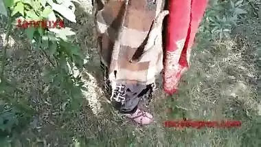 Village ke khet me desi girl aur kisaan ke sex ki real sex video