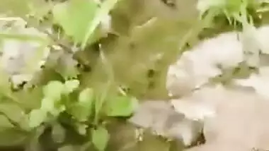 Desi Village Girl Loosing Virginity in open Jungle