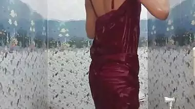 Indian Young Bhabhi Bathing In Petticoat Bath