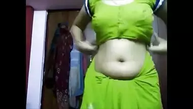 Indian Bhabhi Flaunting Boobs On Webcam