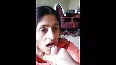 Home sex scandal of mature Indian aunty with youthful lad