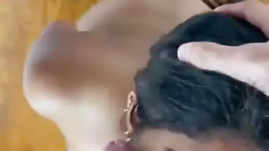 Kinky guy pisses in his naked GF’s mouth in nude MMS