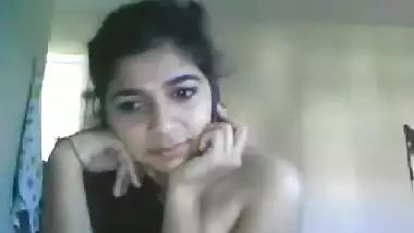Desi girl live show to her bf through video call