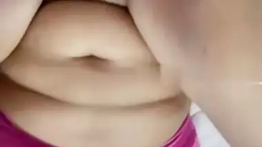 Hot girl blouse removed and nude body showing viral selfie