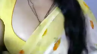 Aunty big boobs show to make one’s tool hard-on