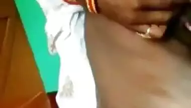Mature village aunty shows her boobs and pussy on VC