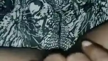 Sexy Bhabi Sucking And Pussy Fingering By Hubby