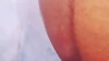 ප්‍රෙග්න්ට්  එක්ක නාන ගමන් අතේ ගහලා දුන්නා | Sri Lankan Pregnant Wife giving Handjob