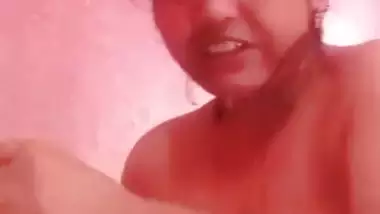 Bengali lady pissing and taking nude bath viral MMS