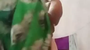 Thread Modes Desi Bhabhi Shows her Boobs and Pussy