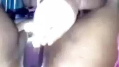 Hardcore Desi XXX masturbation with veggies of Bangla village slut