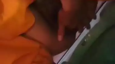 Desi sexy bhabi fing her pussy on toilet