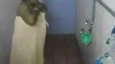 Desi- south indian aunty bathing 2