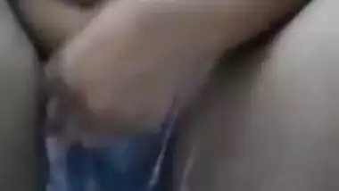 Sexy Girl Showing AND soaping Pussy